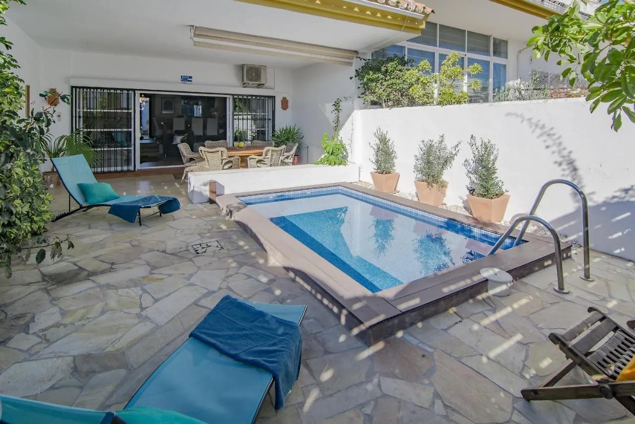 Mb-Spacious Townhouse With Private Pool Estepona
